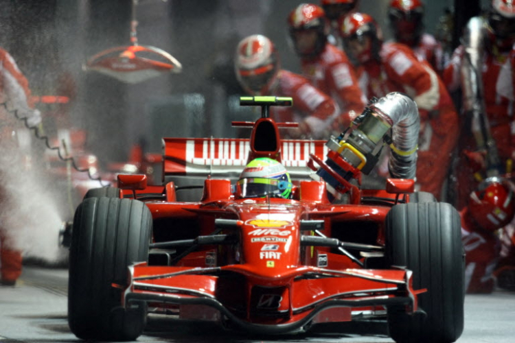 Erro da Ferrari no carro de Felipe Massa, durante o GP de Singapura de 2008