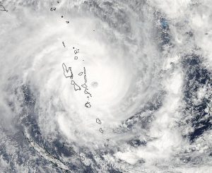 3618271457-ciclone-pam-arrasa-vanuatu-2848214407-300x245-1