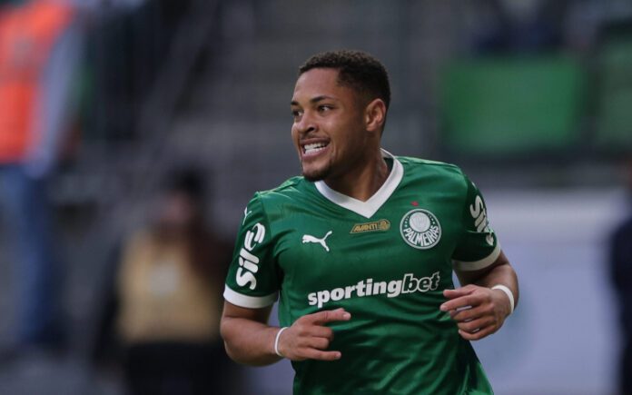 vitor-roque-brilhou-na-goleada-palmeirense-750x469-1