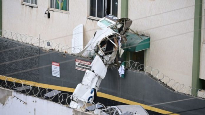 acidente-com-aviao-bimotor-que-colidiu-com-predio-em-belo-horizonte-750x423-1